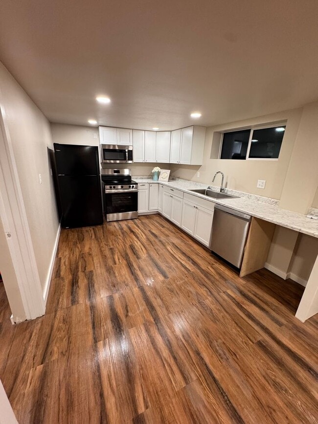 Building Photo - Newly Remodeled Duplex