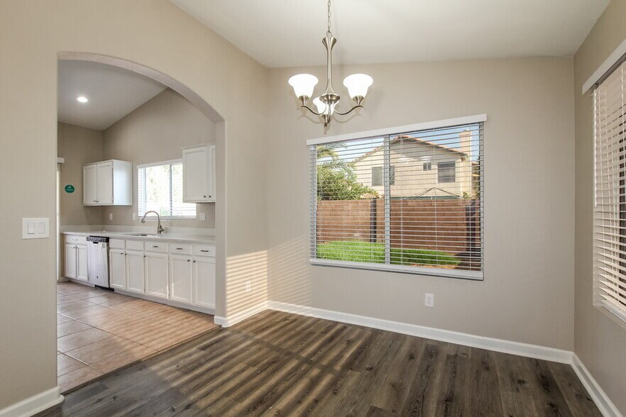 Building Photo - 5035 W Kristal Way