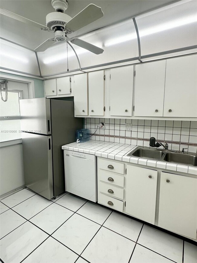 Building Photo - 300 Galen Dr
