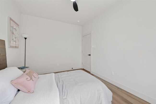 Building Photo - 975 Highland Lgt Ln