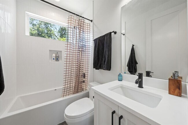 Building Photo - 2609 Willow St