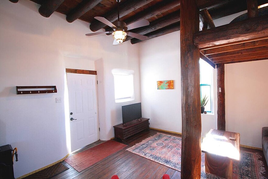 Building Photo - 250 Closson St