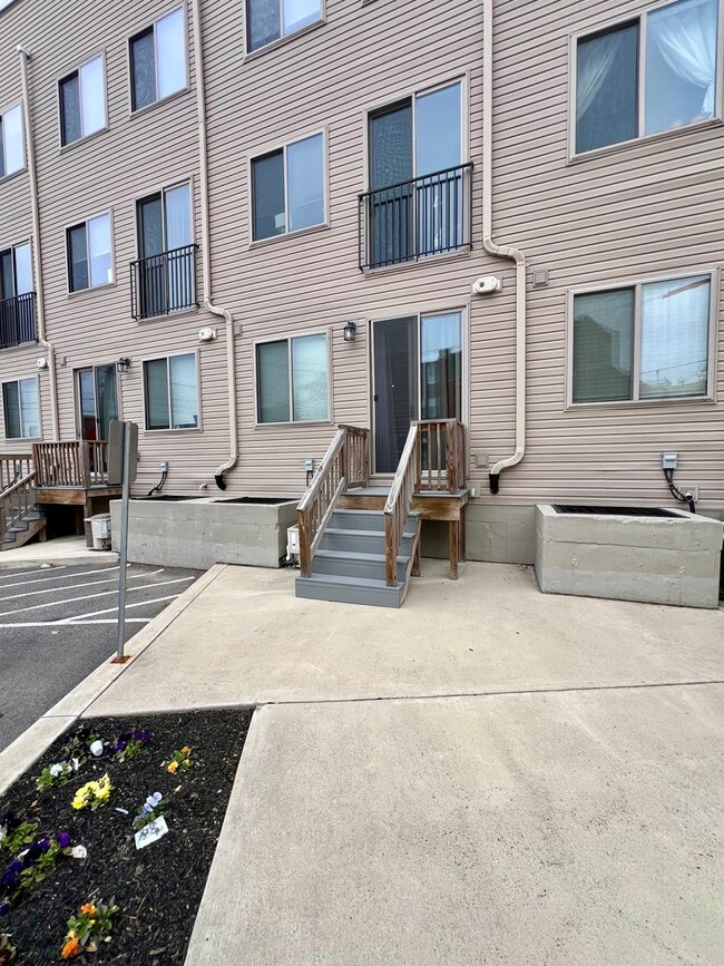 Building Photo - Luxurious 3-Bedroom Apartment in Powelton ...