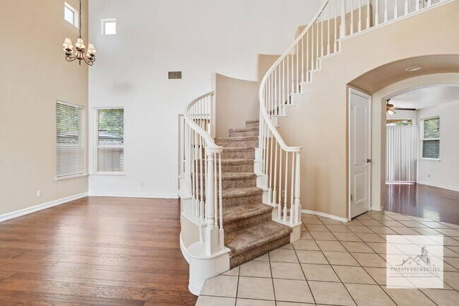 Building Photo - 2074 E Eclipse Ave