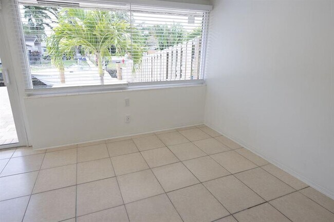 Building Photo - 930 Orange Isle