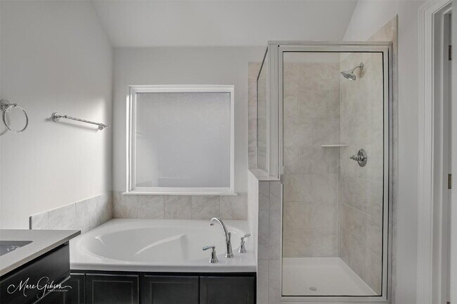 Building Photo - "Charming 3-Bedroom Oasis with Granite Ele...