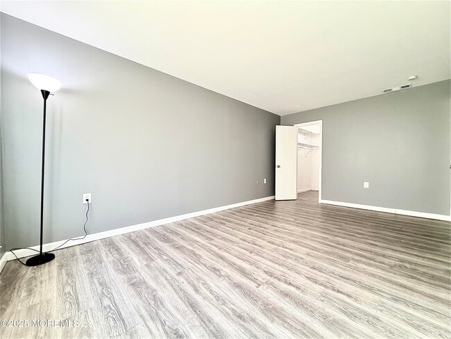 Building Photo - 304 Wellington Pl