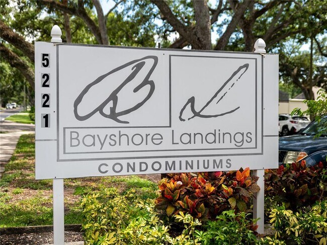 Building Photo - 5221 Bayshore Blvd