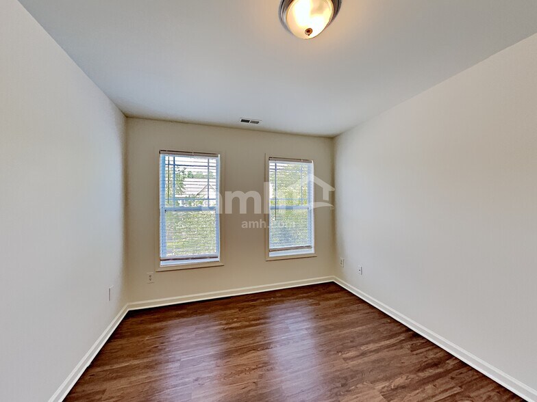 Building Photo - 1119 Bridlemine Dr