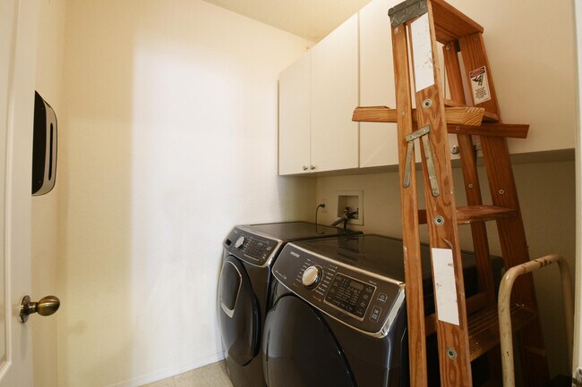 Building Photo - 1206 Belmont Pl