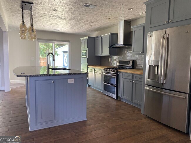Building Photo - 900 Harbins View Dr
