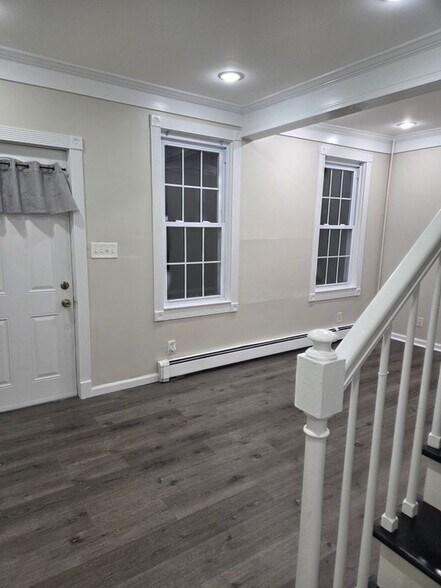 Building Photo - 537 Harrington St
