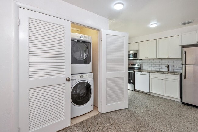 Building Photo - 4882 Jefferson Rd