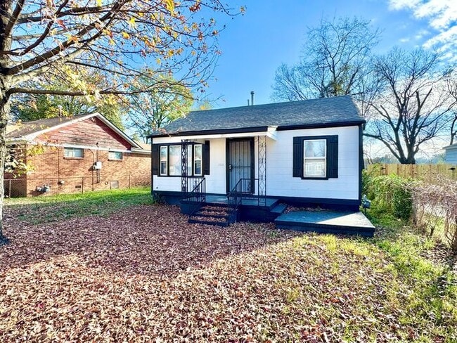 Building Photo - 2071 Hubert Ave