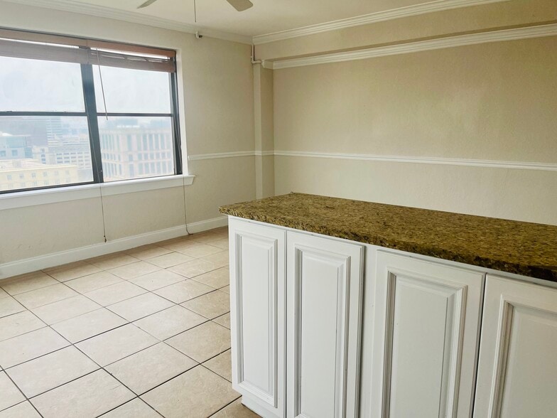 Building Photo - 311 W Ashley St