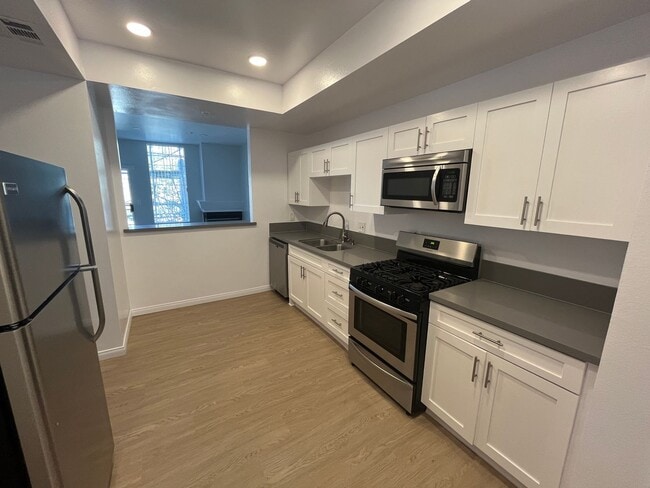 Interior Photo - 16070 Sunset Blvd