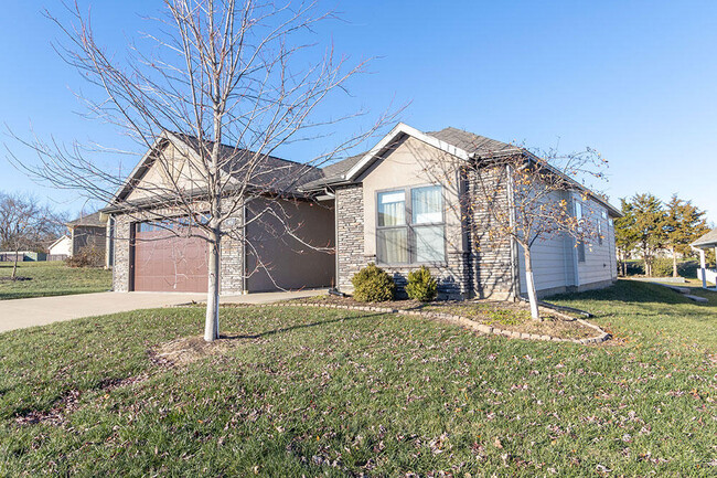 Building Photo - 4202 Meadow View Dr