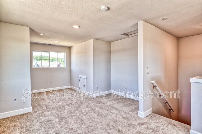 Building Photo - 17071 SW Friendly Ln