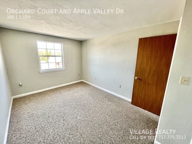 Building Photo - 2-car garage! Roomy 3-bed townhome in Dall...