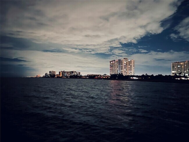 Building Photo - 400 N Riverside Dr