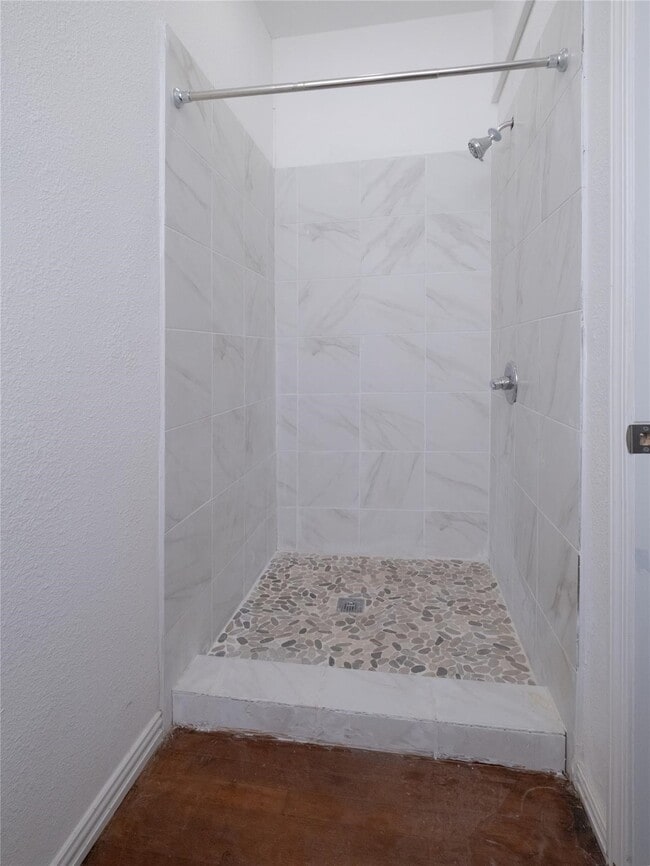 Building Photo - 2703 Areba St