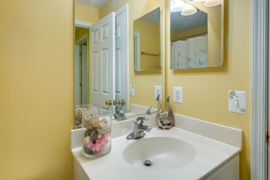 Building Photo - 8953 Birch Bay Cir