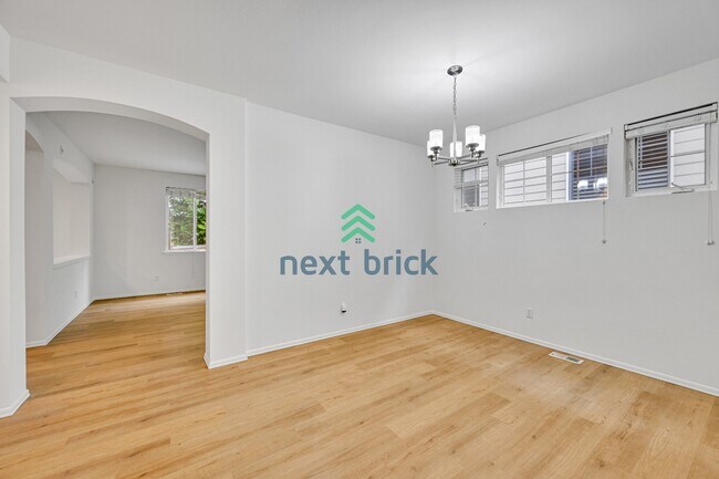 Building Photo - 4 Bed 2.5 Bath Single-family House Available for Rent!