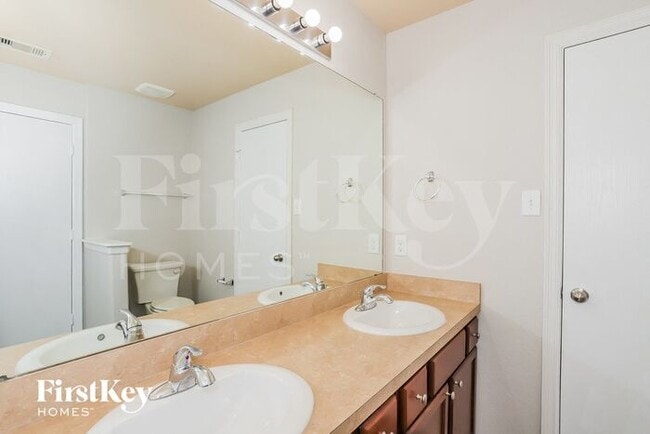 Building Photo - 7905 Big Oak Dr