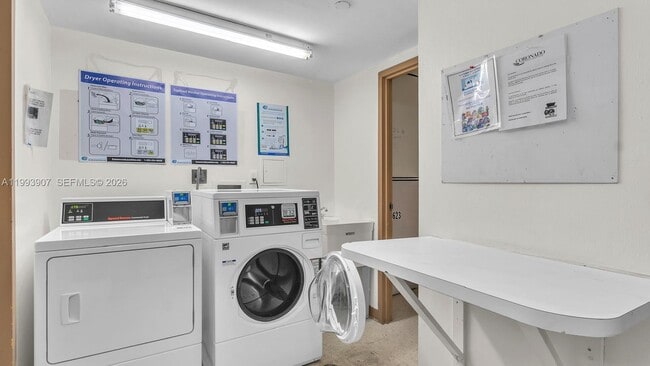 Building Photo - 20301 W Country Club Dr