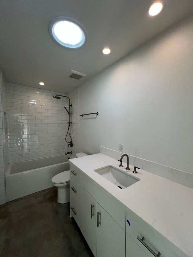 Building Photo - New Build 1 bed 1 bath ADU in Wilshire Square