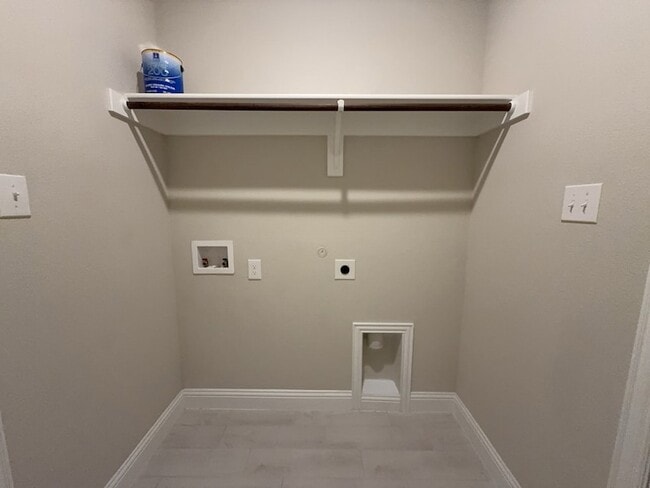 Building Photo - 612 Amenduni Ln