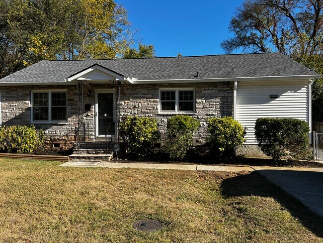 Primary Photo - 3032 Woodbine Ave
