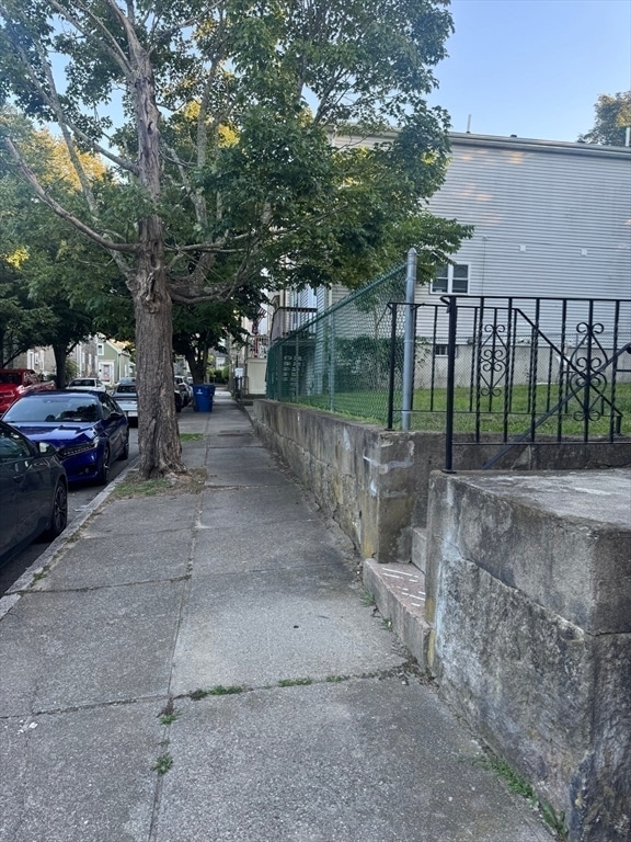 Building Photo - 148 Maxfield St