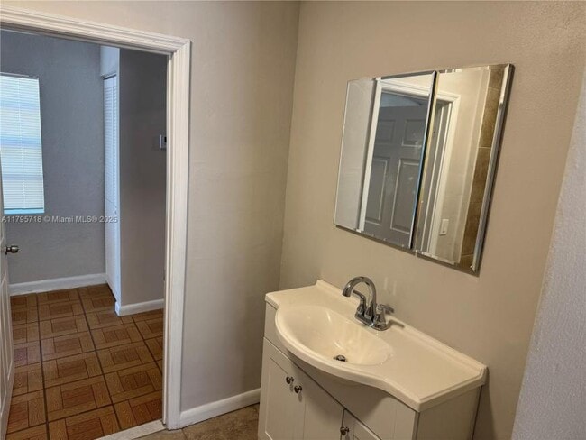Building Photo - 3 bedroom in Miami FL 33127
