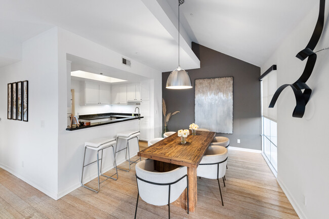 Dining Room - 1401 S Bentley Ave