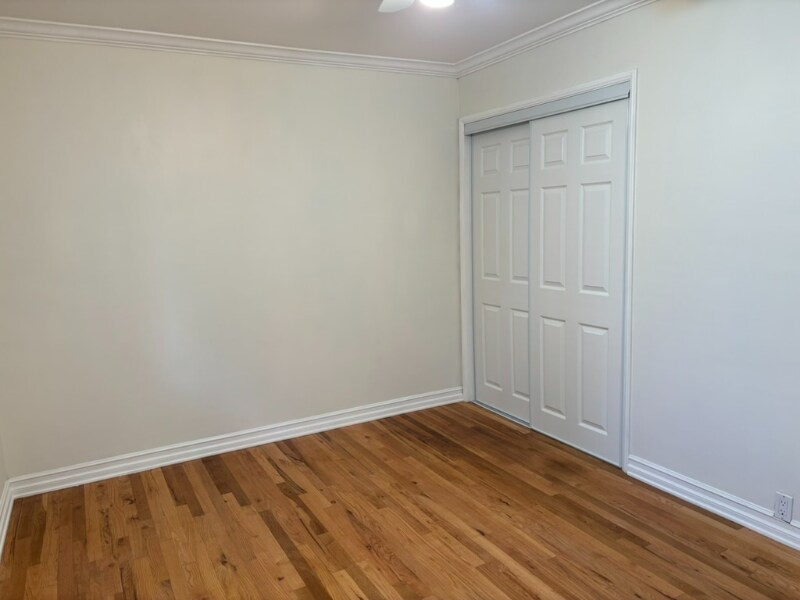 Building Photo - 534 N Niagara St