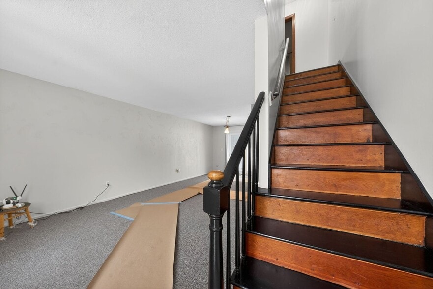 Building Photo - 127 Black Point Rd