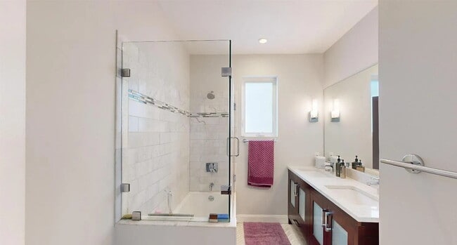 Building Photo - 1914 Pine St