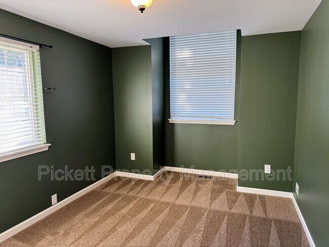 Building Photo - 4249 SE Fairway Cir