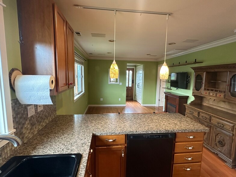 Building Photo - 701 S 59th St