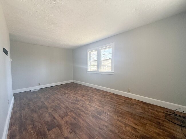 Building Photo - $200 off Move in Special | 3-Bedroom Home with Carport and Spacious Rooms Near Tennessee Tech & D...