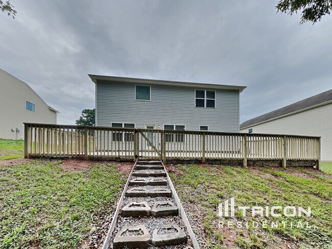 Building Photo - 127 Coddington Ln