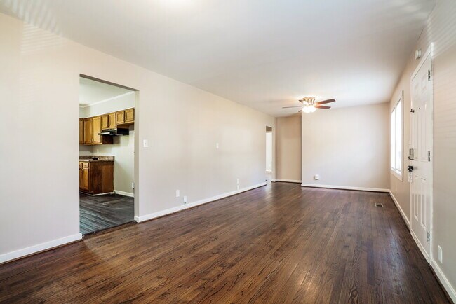 Building Photo - 1340 5th Pl NW