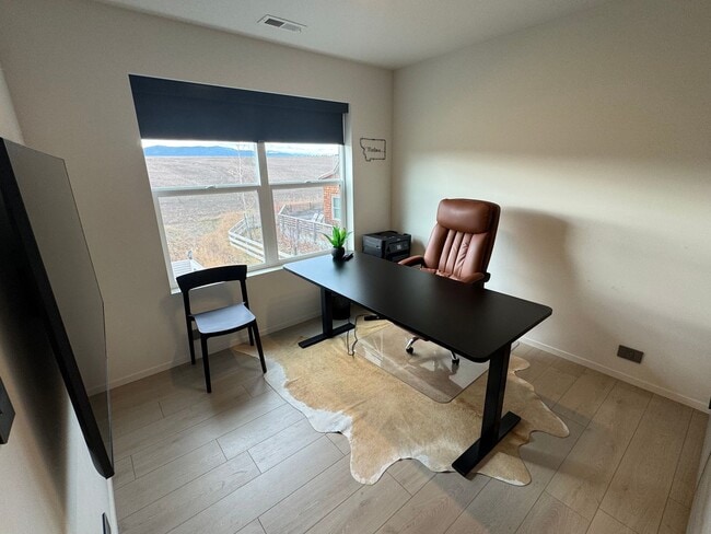 Building Photo - Chic, Fully-Furnished 3 Bed / 2.5 Bath Rental – Bozeman Convenience & Modern Comfort