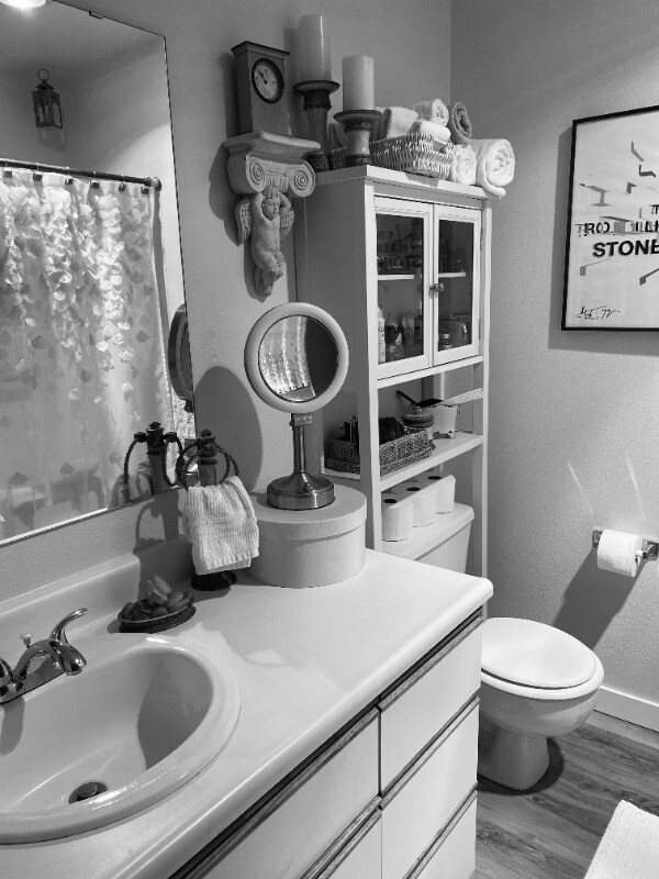 Building Photo - 334 Wells Ave S