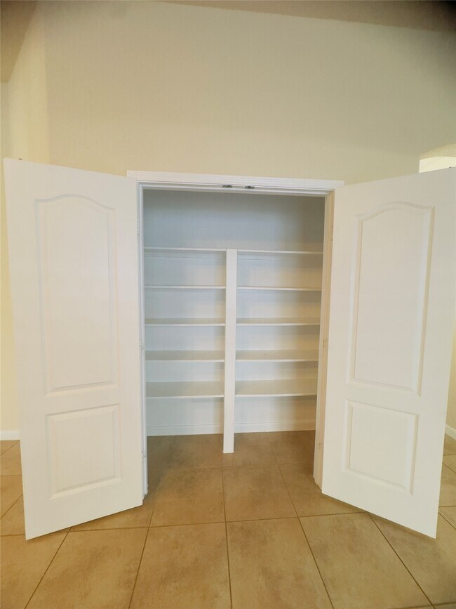 Building Photo - 26327 Cedar Pine Dr