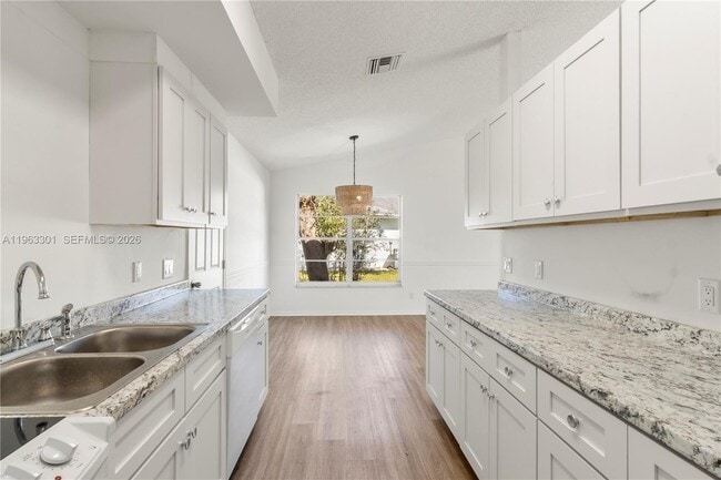 Building Photo - 1816 14th Ave SW