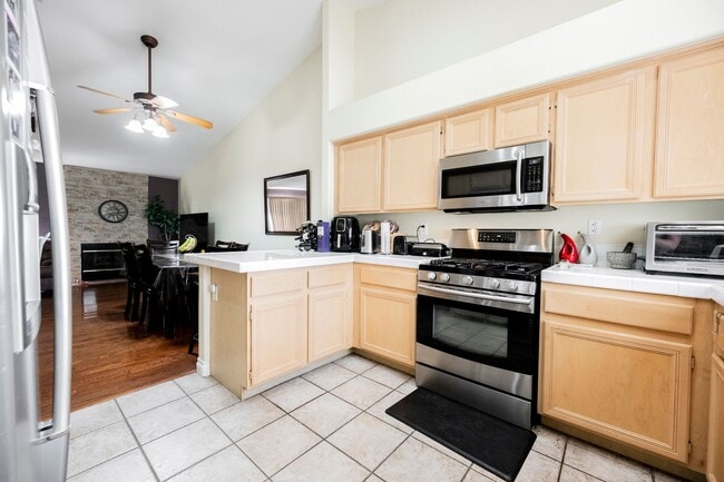 Building Photo - Summerlin - Single Story Townhome -