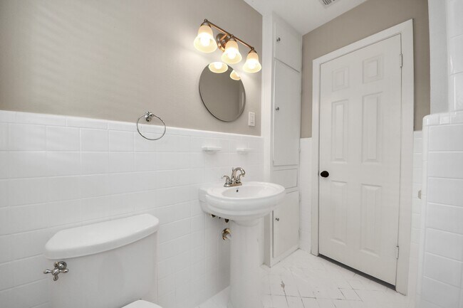 Building Photo - 9535 Vogue Ln