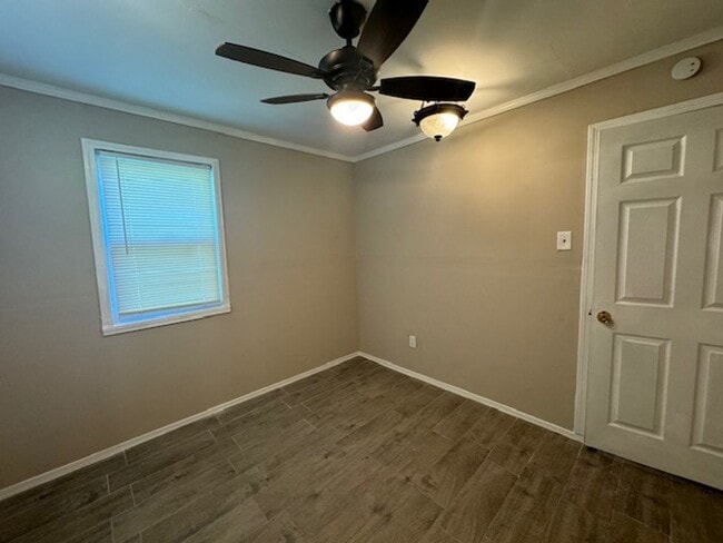 Building Photo - Lovely 3 Bedroom / 1 Bath for Rent - Section 8 Welcome